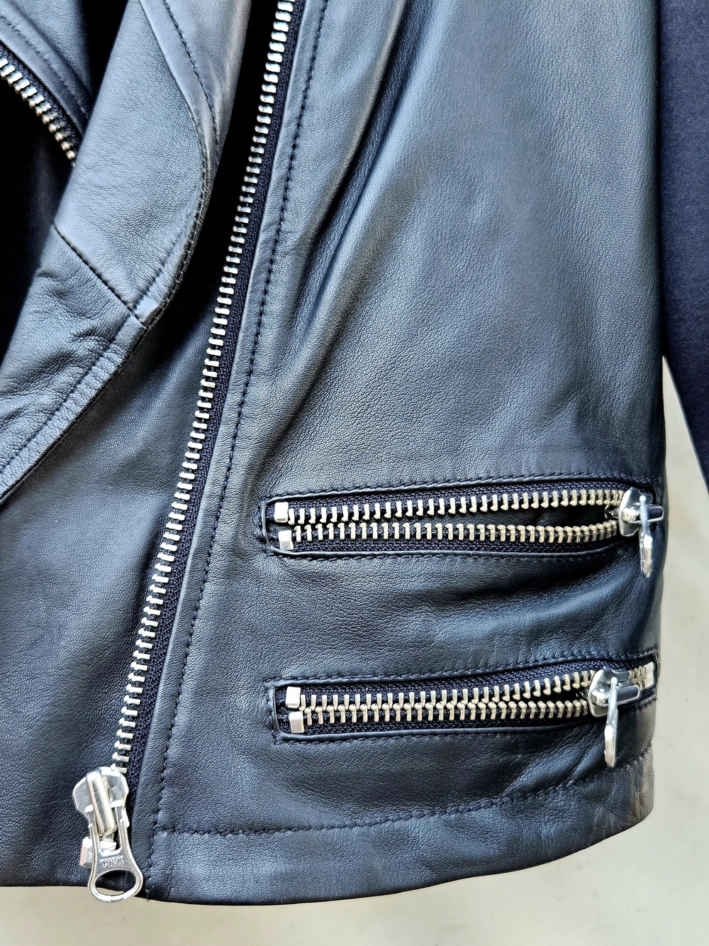 Trouve Genuine Black Leather Moto Jacket with Quilted Shoulders Sz Small - Picture 6 of 8